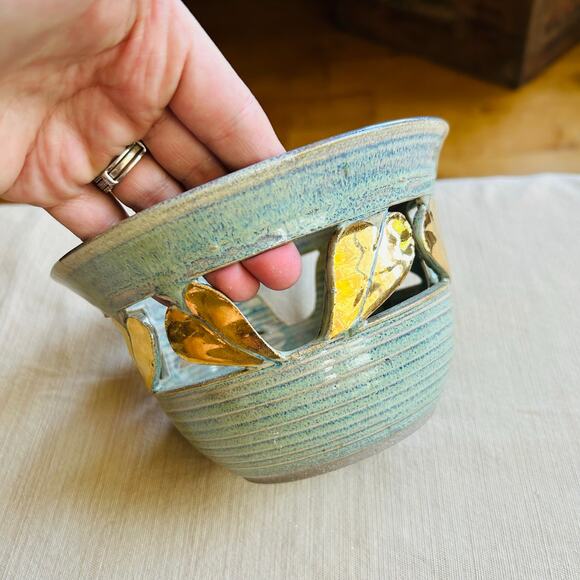 Vintage green textured Bowl Cutouts Gold leaf design signed studio art pottery - Picture 4 of 9